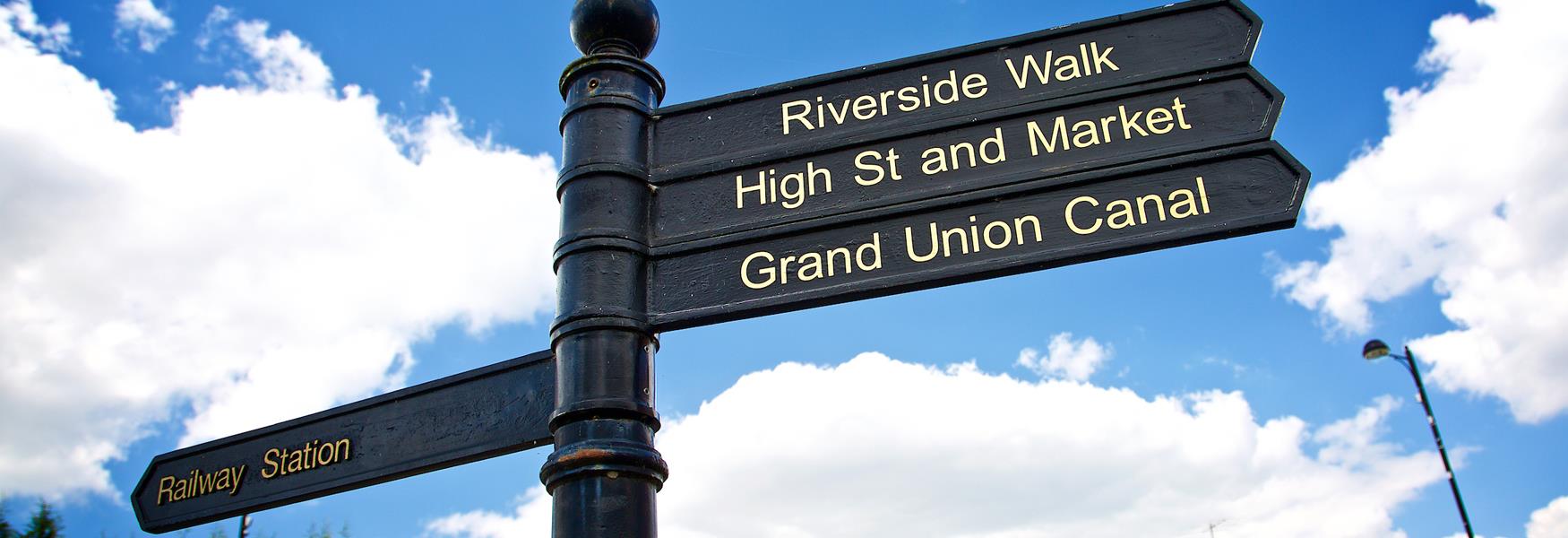 Leighton Buzzard Signpost