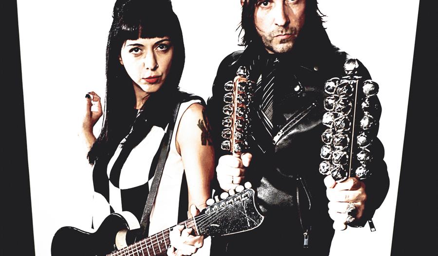The Courettes at Esquires - Bedford - Explosive Rock Duo!