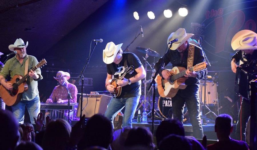 Los Pacaminos: Featuring Paul Young