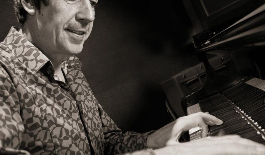 Neil Angilley Trio - Music in the Museum