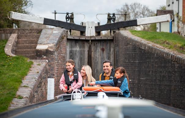 Anglo Welsh canal boat hire base at Wootton Wawen