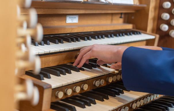 Hands on the organ