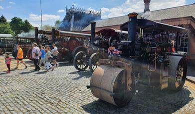 Steam Rollers outside Kidderminster Station