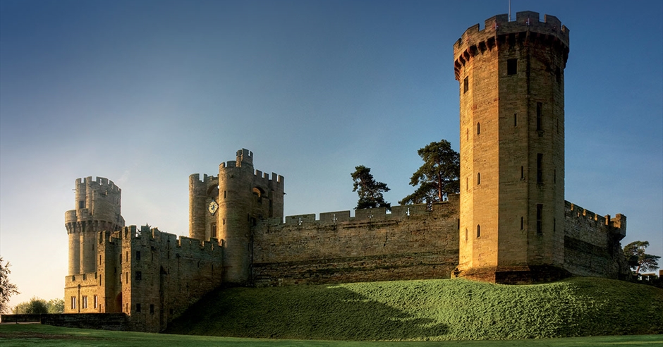 warwick castle logo