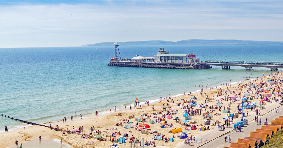 travellers occupy beach car park in bournemouth