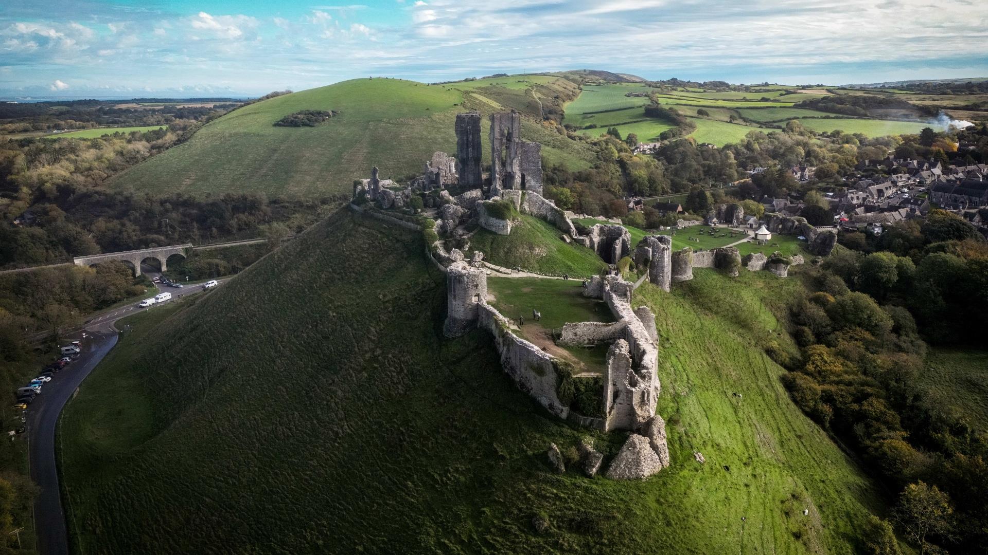 Image of corfe castle ruins on green hill