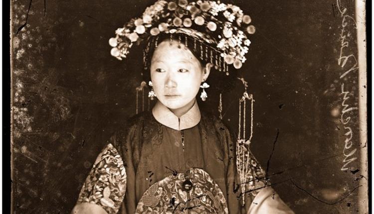 Photograph of Manchu bride taken by John Thomson courtesy of Wellcome Library, London