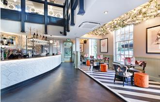slug and lettuce inside with the bar showing