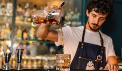Metropole Bar & Terrace - cocktail making