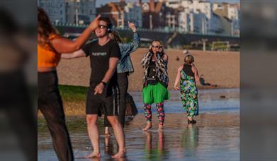 Daylight Disco Club - Low tide silent disco