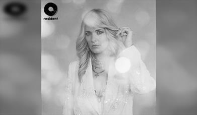 Elles Bailey: Live + Signing