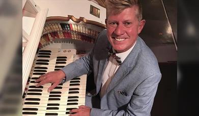 Wurlitzer Organ Concert: Robert Wolfe