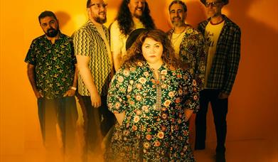 Rioghnach Connolly and Honeyfeet