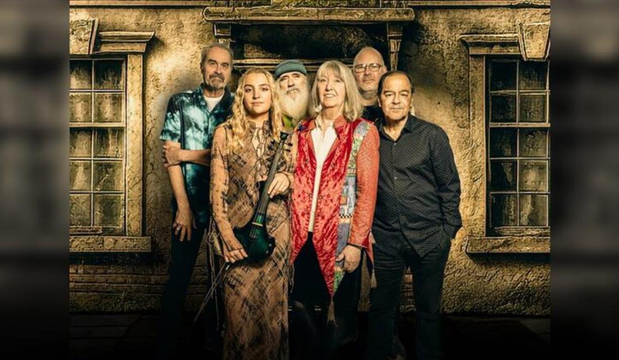 Folk Rock Pioneers - Steeleye Span in Concert
