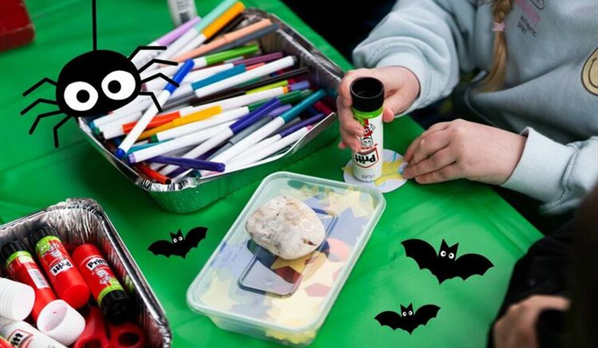 Crafty Kids: Halloween Spooky Spiders and Chatty Bats