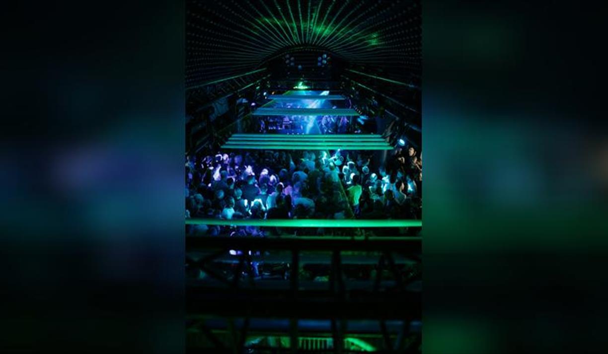 Quarters Nye
