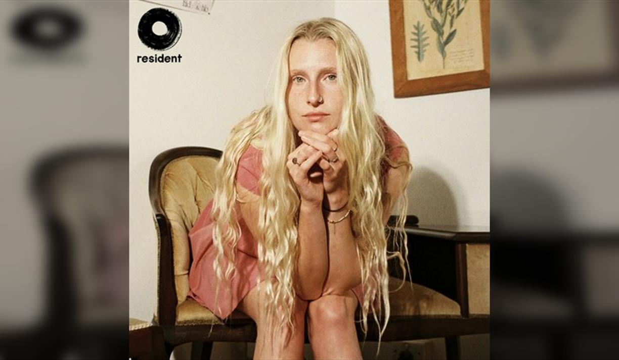 Billie Marten: Live + Signing