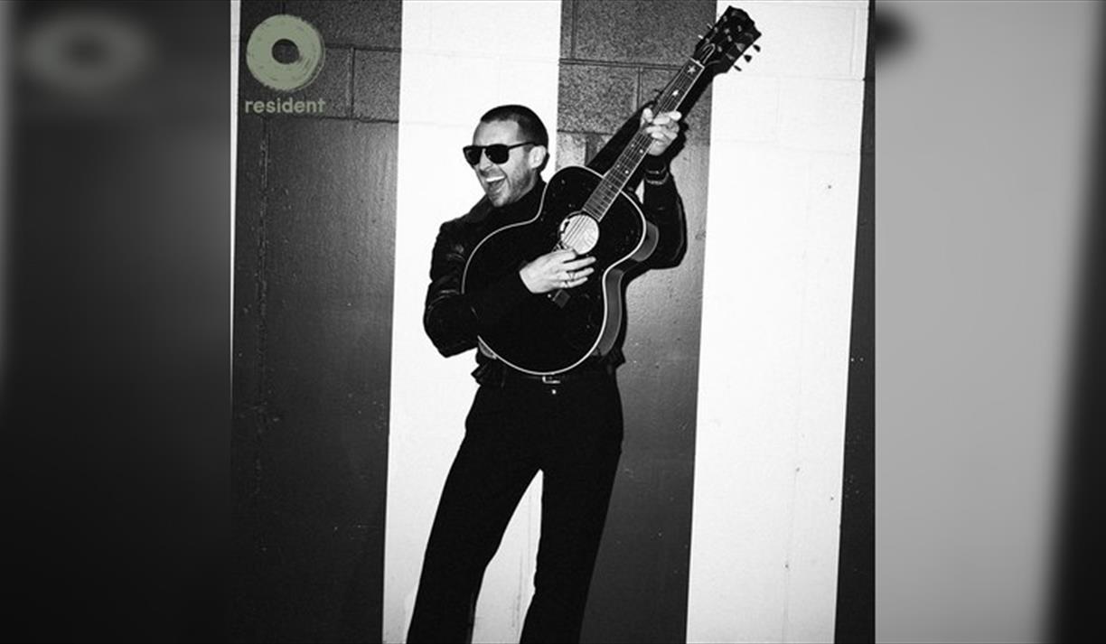 Miles Kane: Solo Acoustic Set