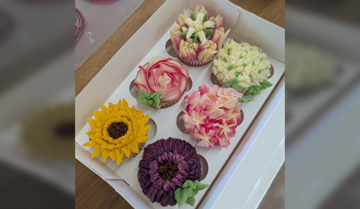 Family Cupcake Decorating Workshop: Petals, Paws & Piping Bags