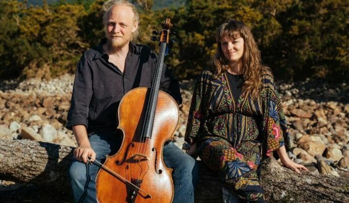 Hannah James & Toby Kuhn