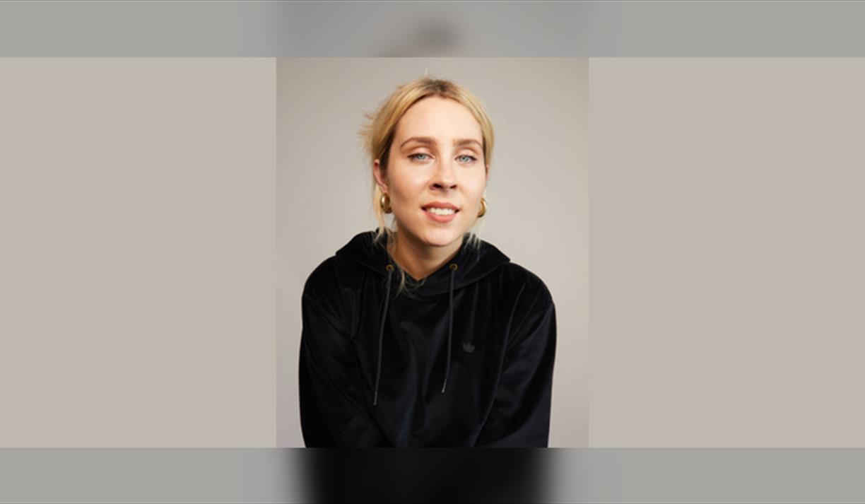 Stevie Martin: Clout