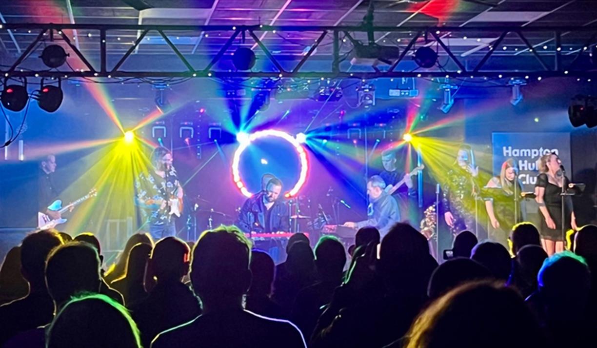 Simply Us + Them, recreating the sound of Pink Floyd