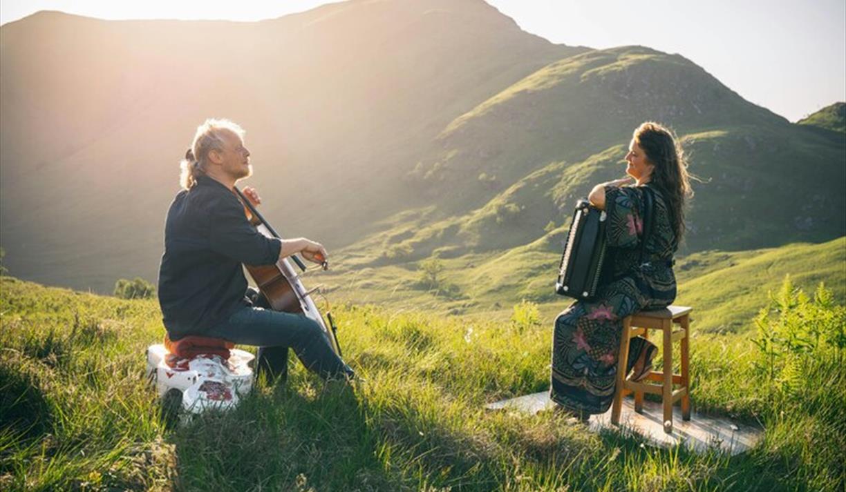 Hannah James & Toby Kuhn