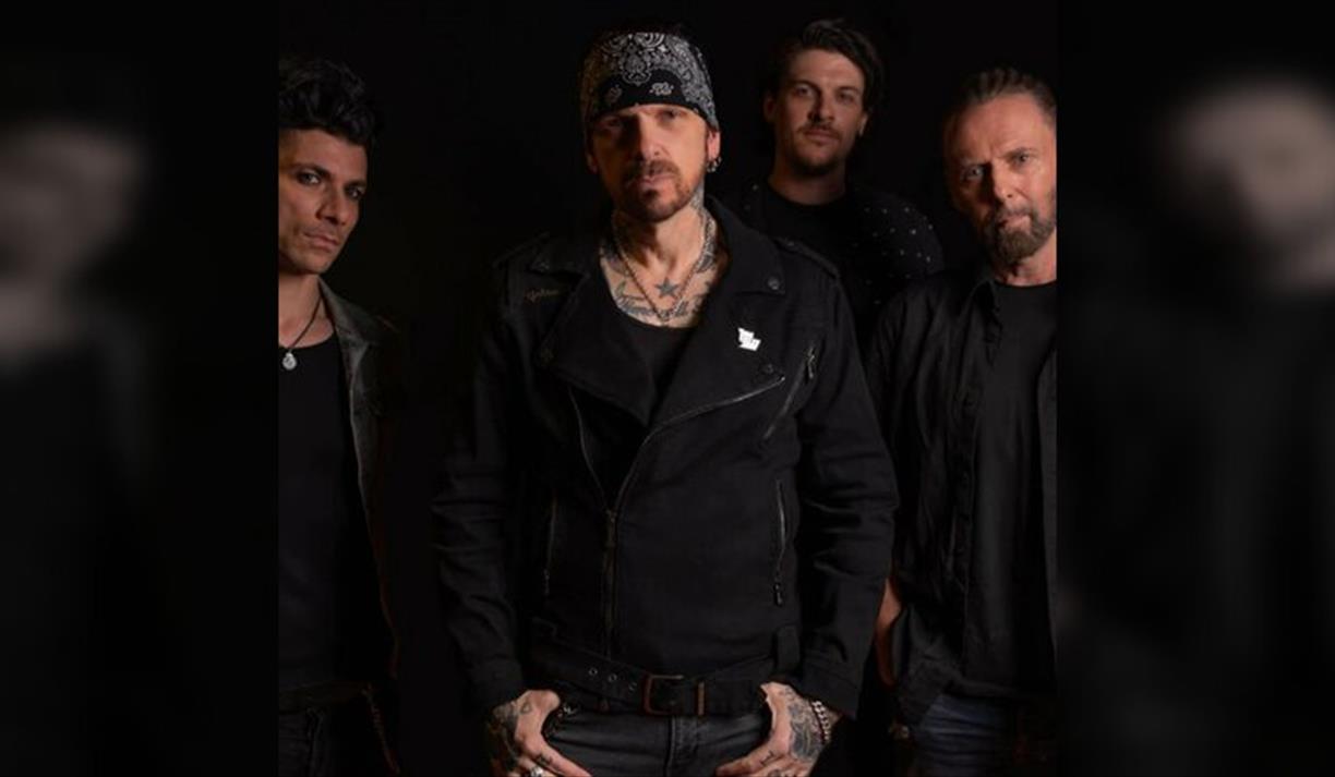 Ricky Warwick & The Fighting Hearts