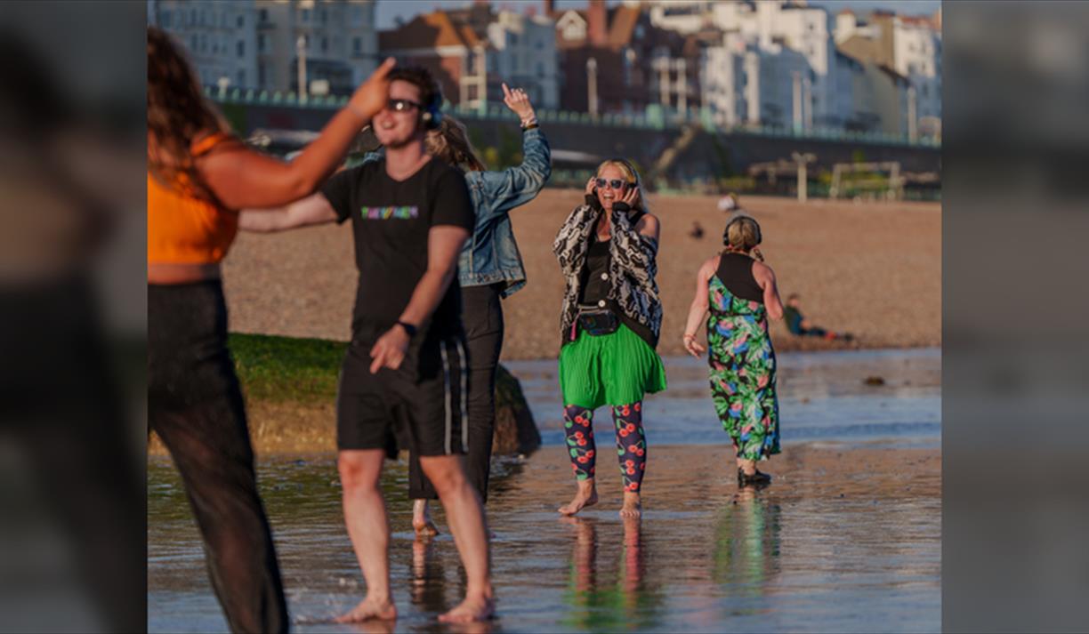Daylight Disco Club - Low tide silent disco