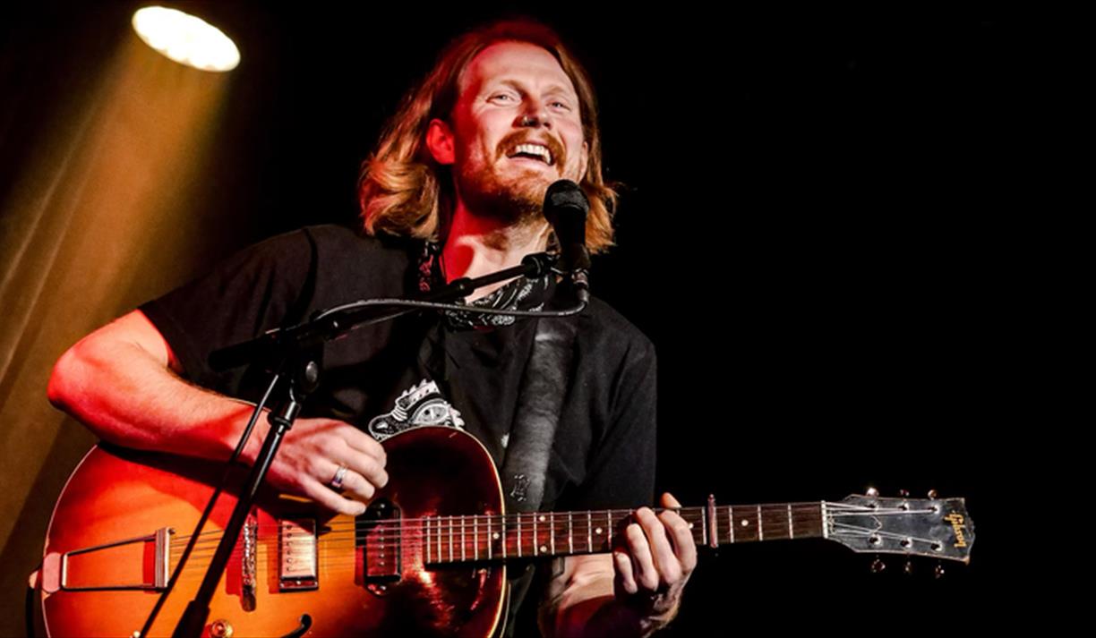 Noah Derksen live in Hove