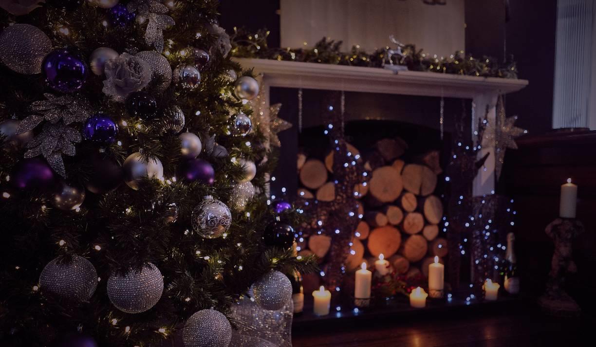 Hotel du Vin - xmas tree and logs in the fireplace