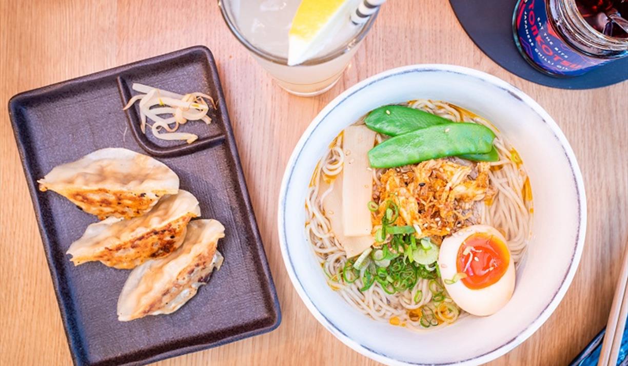 Tonkotsu ramen bar