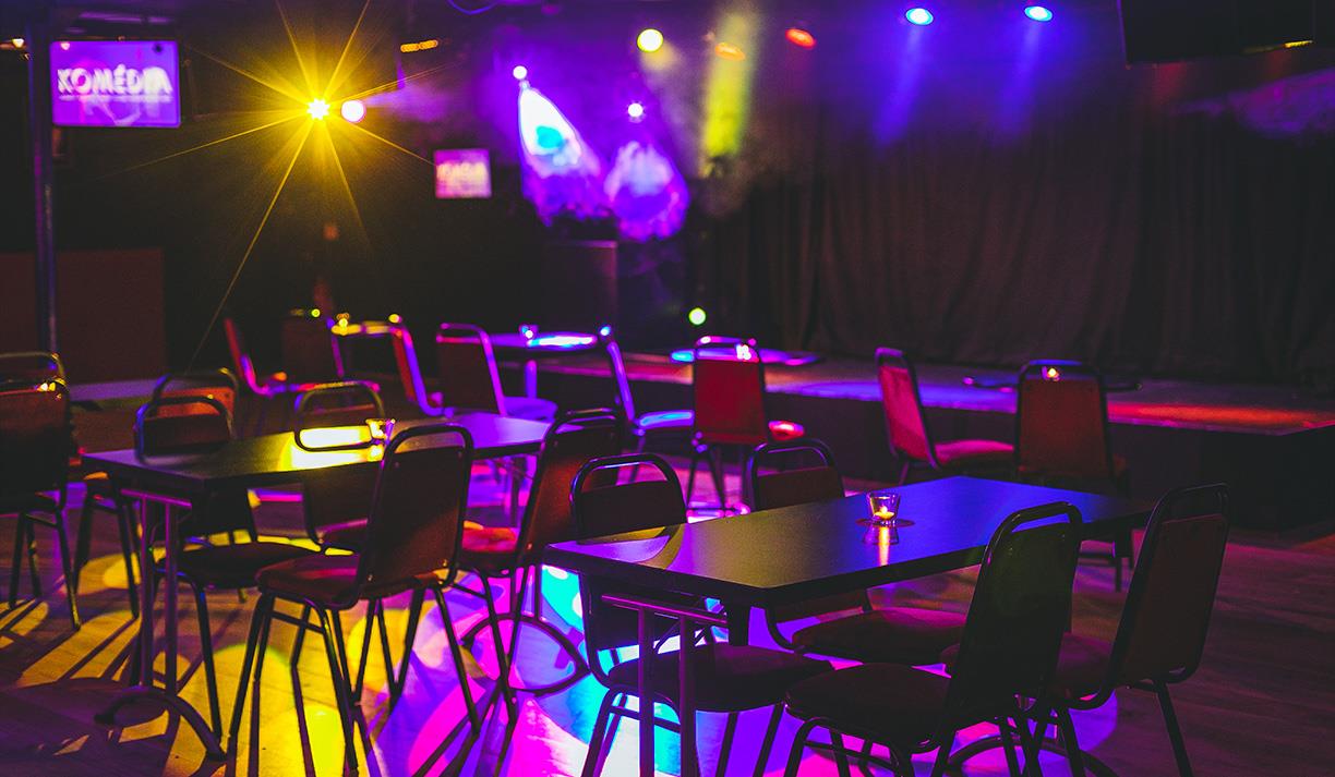 Komedia