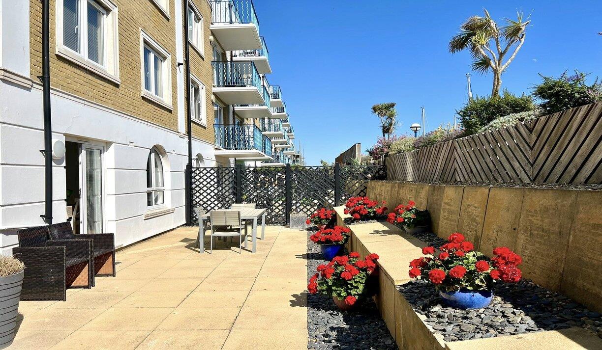 Marina Waves Holiday Apartment