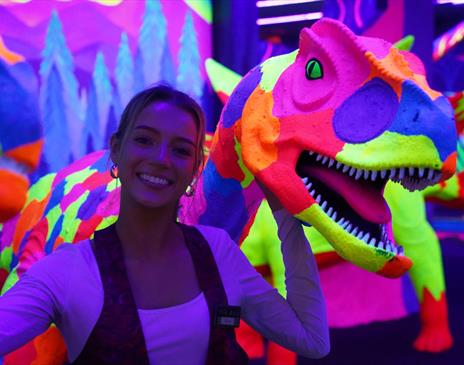 GLOBALLS - Lady with a dinosaur.