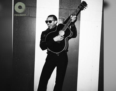Miles Kane: Solo Acoustic Set