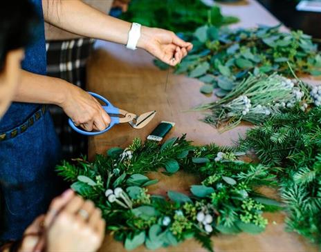 People making wreaths