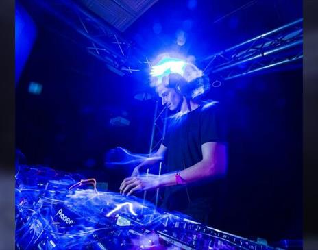 Ez Junglin Presents Dwarde