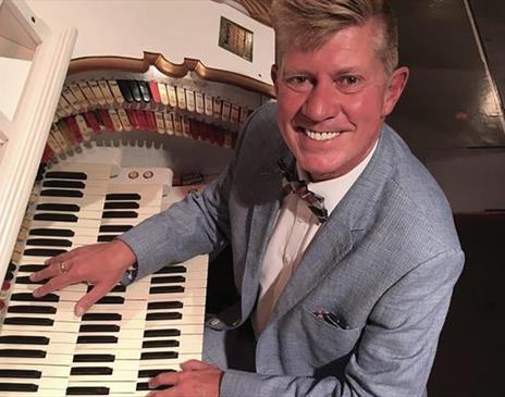 Wurlitzer Organ Concert: Robert Wolfe