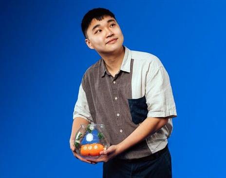 Jin Hao Li: Swimming in a Submarine