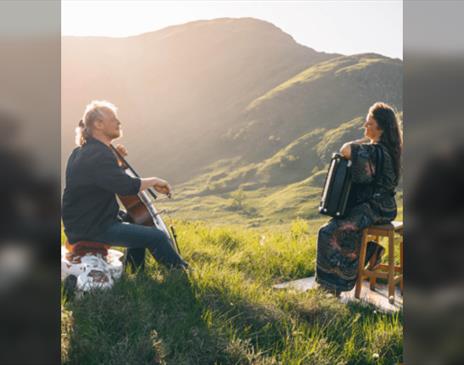 Hannah James & Toby Kuhn