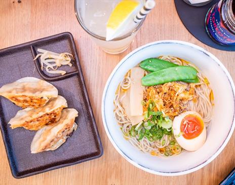 Tonkotsu ramen bar