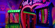 GLOBALLS - Tunnel of love