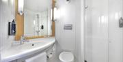 ibis Brighton City Centre Hotel bathroom