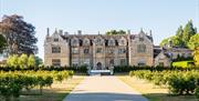 Wakehurst Mansion in summer, Claire Takacs © RBG Kew