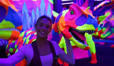 GLOBALLS - Lady with a dinosaur.