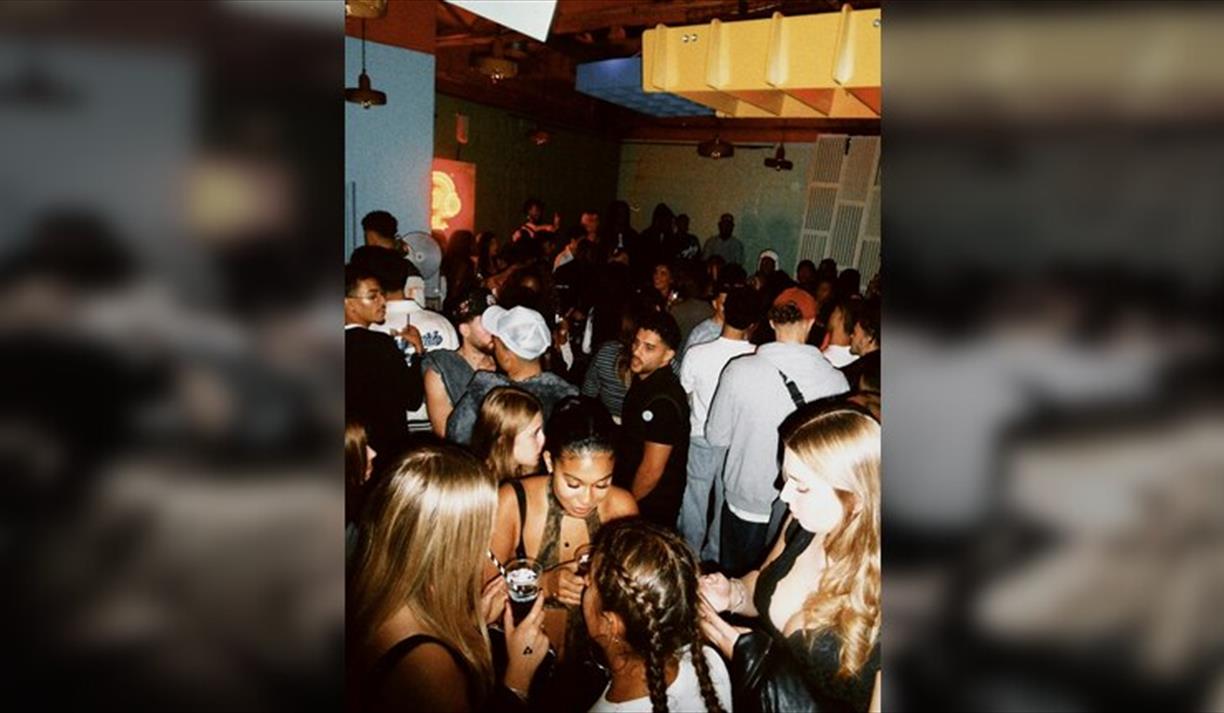 Fzn & Friends 360º | @ Dead Wax Social | Fzn & Friends 360º | @ Dead Wax Social |
