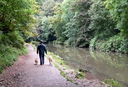 Walking along the river Frome - Oldbury Court and Snuff Mills Bristol
