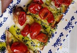 Tomato and olive oil on bread