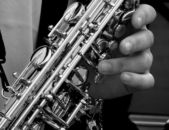 Close up imae ofa saxophone and hands.